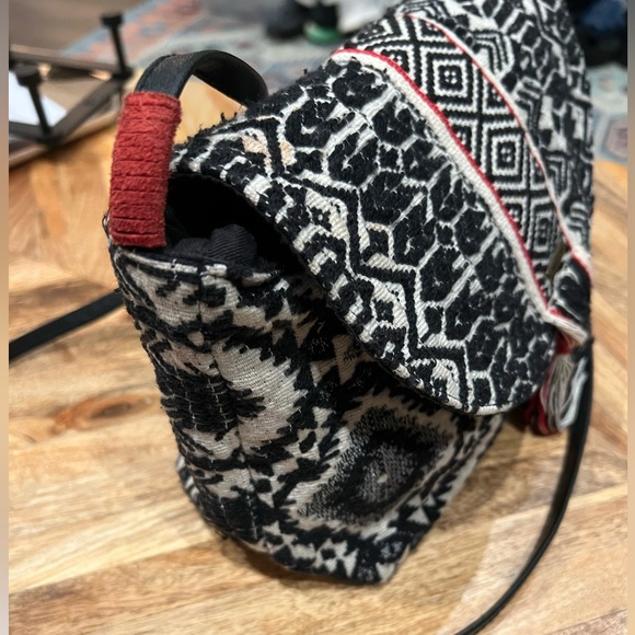 Boho style Billabong crossbody purse - Picture 7 of 11